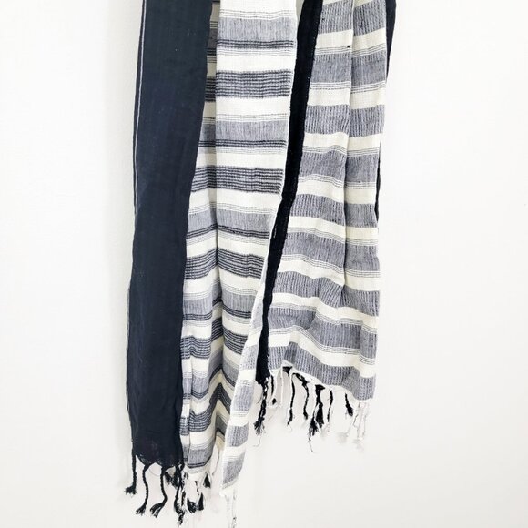 THE GIFT OF ALL GIFTS 🎁 our ALTO SCARF is our bestselling  Ace & Jig Alto Scarf in Black White